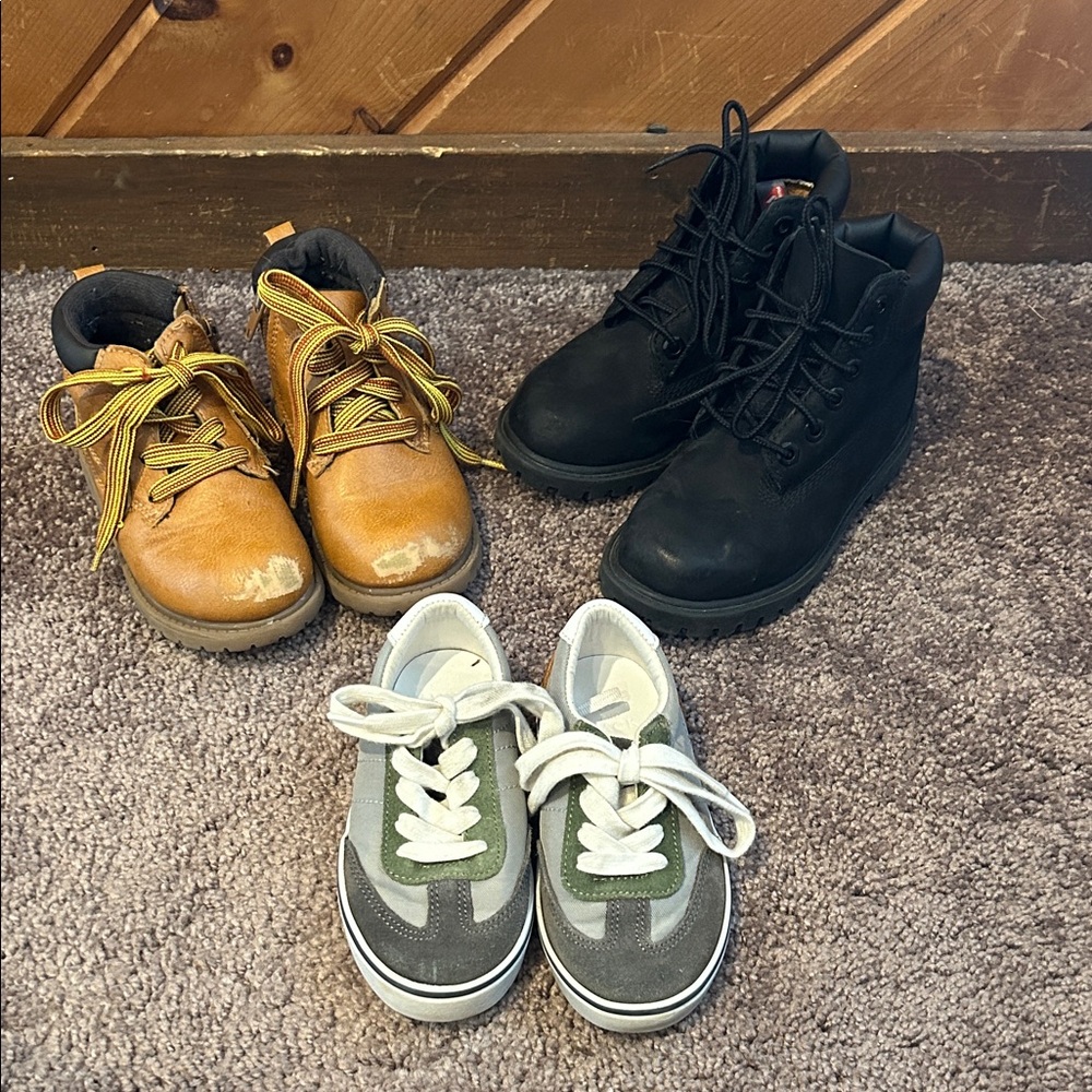 Toddler boys size 9 timberland boots & Janie & Jack sneakers bundle!